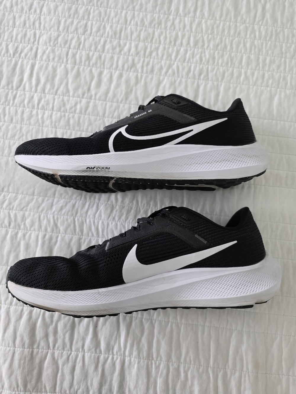 Nike Pegasus 40 Men's Size 11.5 Black and White Running Sneakers - Picture 5 of 16
